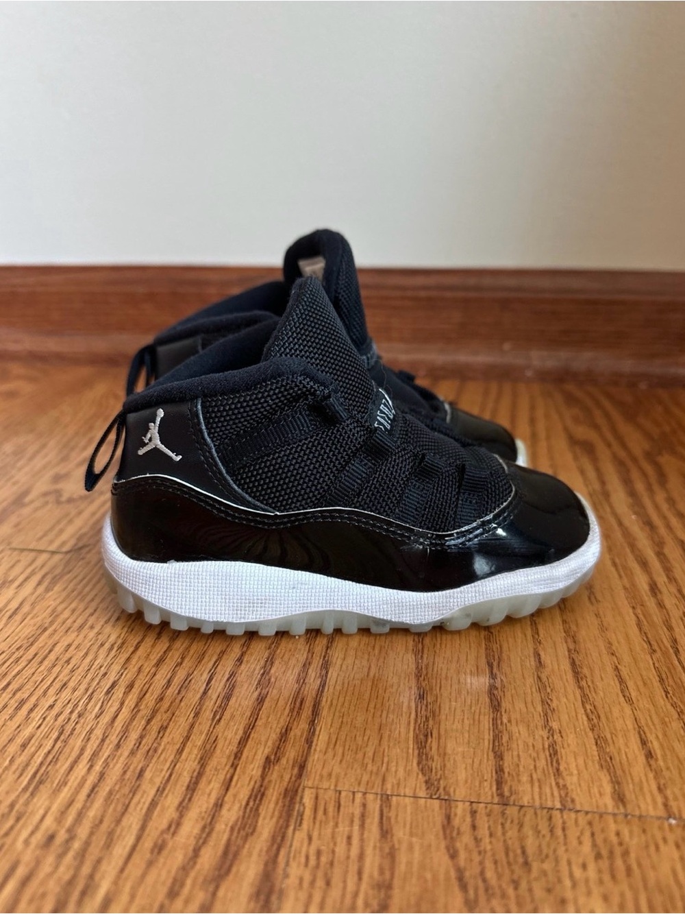 Air Jordan 11 Retro Jubilee Kids Size 8C Black